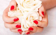 Покрытие ногтей лаком бесплатно при заказе комбинированного или аппаратного маникюра!