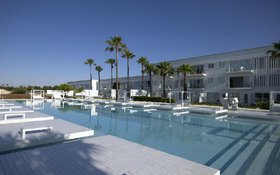 Кипр из Минска от 16,1 млн рублей на двоих.