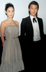 看张柏芝和谢霆锋婚后的甜蜜出游街拍