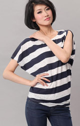 艾格夏季T恤 街拍潮人单品穿上身