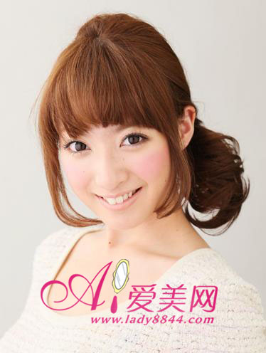  巧妙DIY 盘发器也能成为精致发饰 